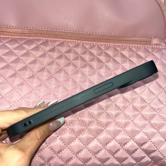 iPhone 13 Cases - Picture 15 of 16